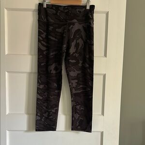 DKNY Black and Gray Camouflage Leggings - SMALL